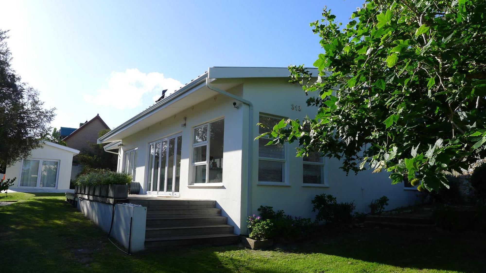 Pashasha Beach House And Hot Tub Hermanus Exterior photo